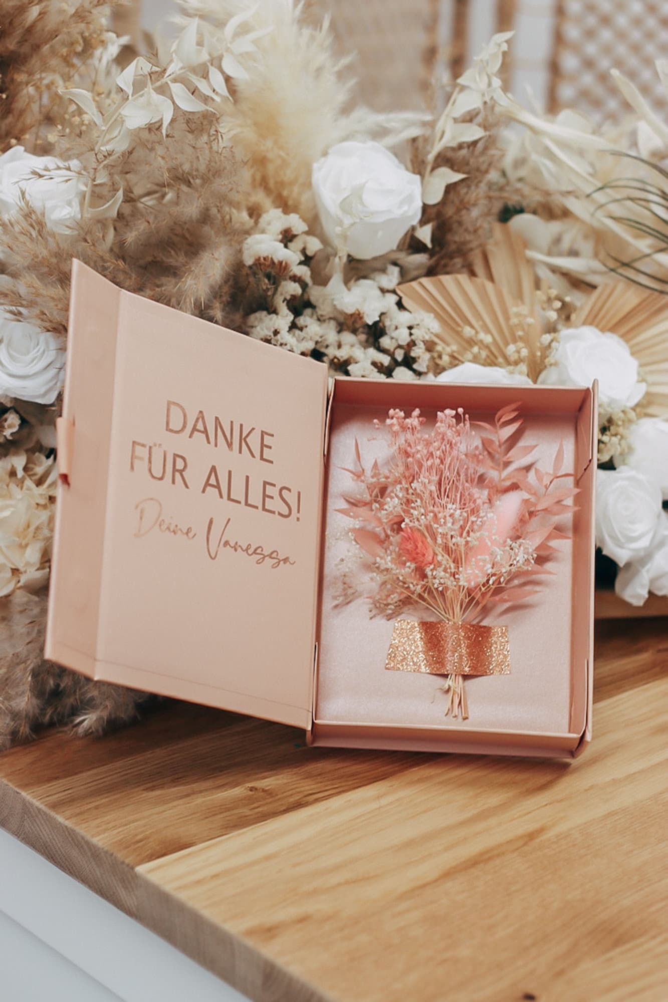 Personalisierte Geschenkbox mit Trockenblumen und Wunschnachricht in rosa oder rot - Muttertag - Valentinstag - Trauzeugin - Brautjungfer