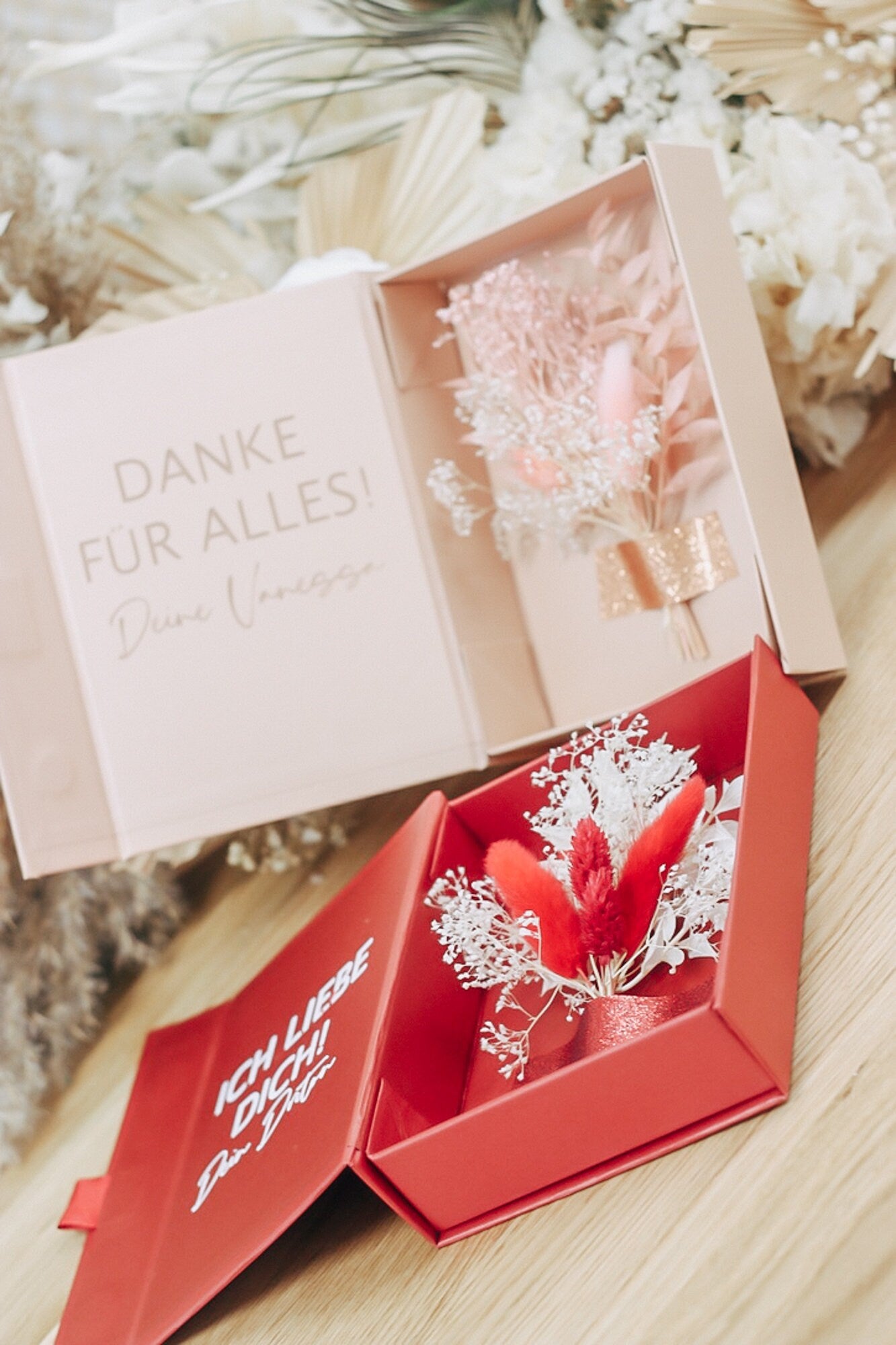 Personalisierte Geschenkbox mit Trockenblumen und Wunschnachricht in rosa oder rot - Muttertag - Valentinstag - Trauzeugin - Brautjungfer