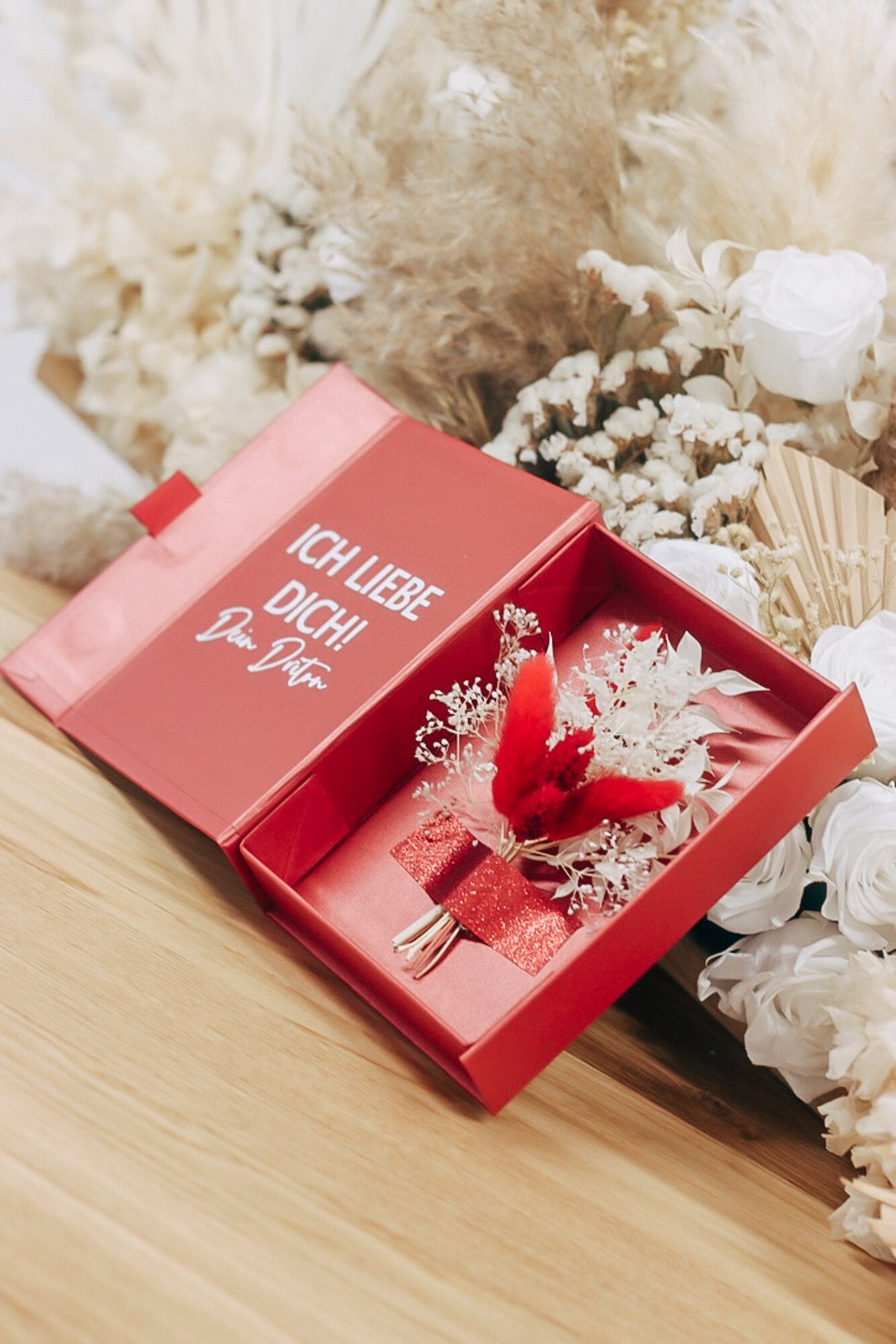 Personalisierte Geschenkbox mit Trockenblumen und Wunschnachricht in rosa oder rot - Muttertag - Valentinstag - Trauzeugin - Brautjungfer