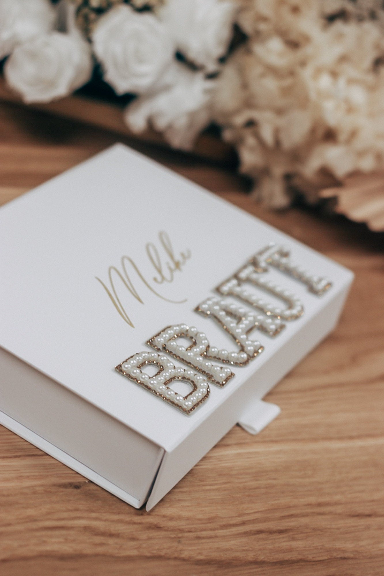 Geschenkbox "Braut" mit Personalisierung und Glitzer Buchstaben "BRAUT" zum selbst füllen - Geschenkidee JGA