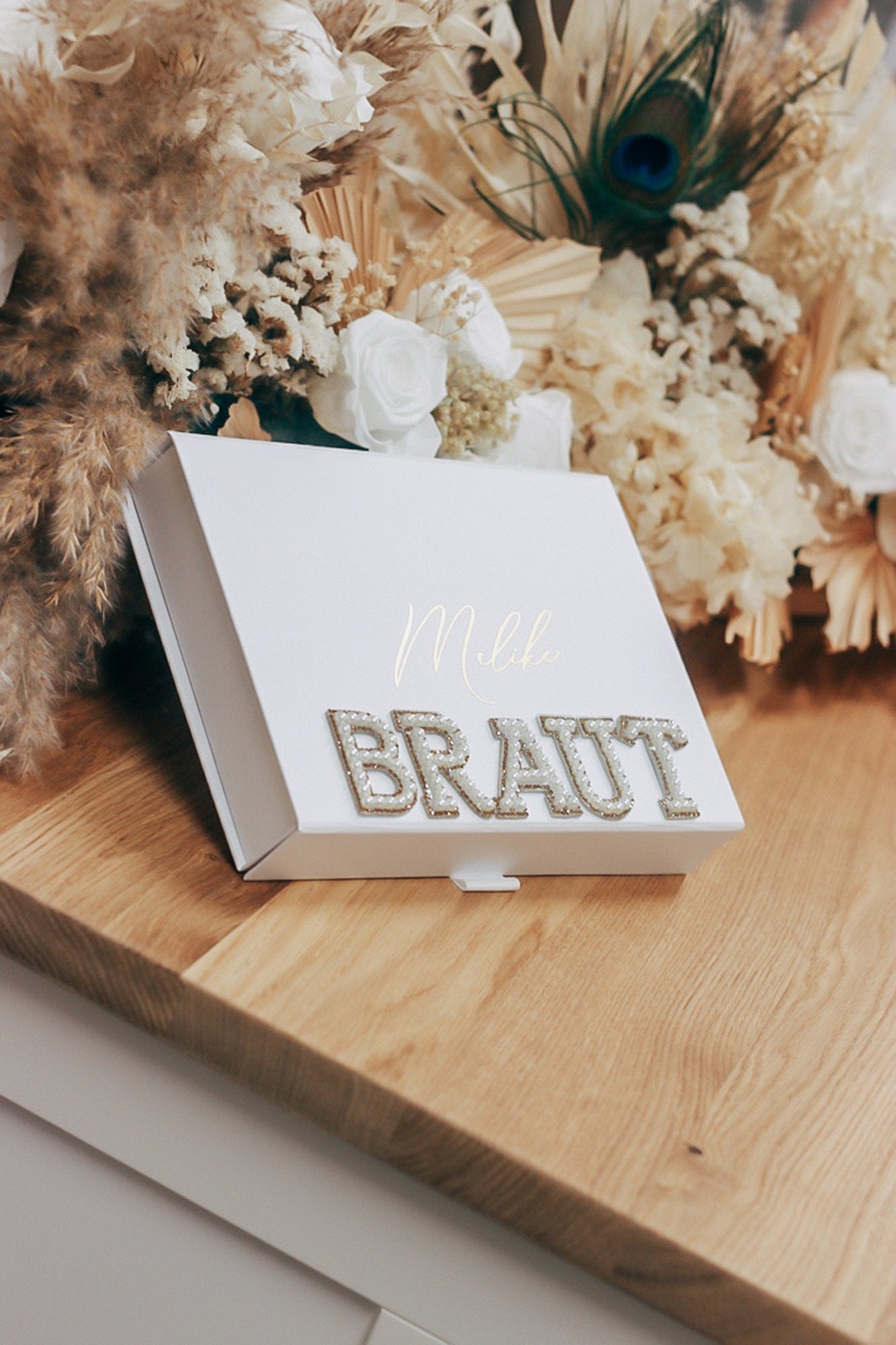 Geschenkbox "Braut" mit Personalisierung und Glitzer Buchstaben "BRAUT" zum selbst füllen - Geschenkidee JGA