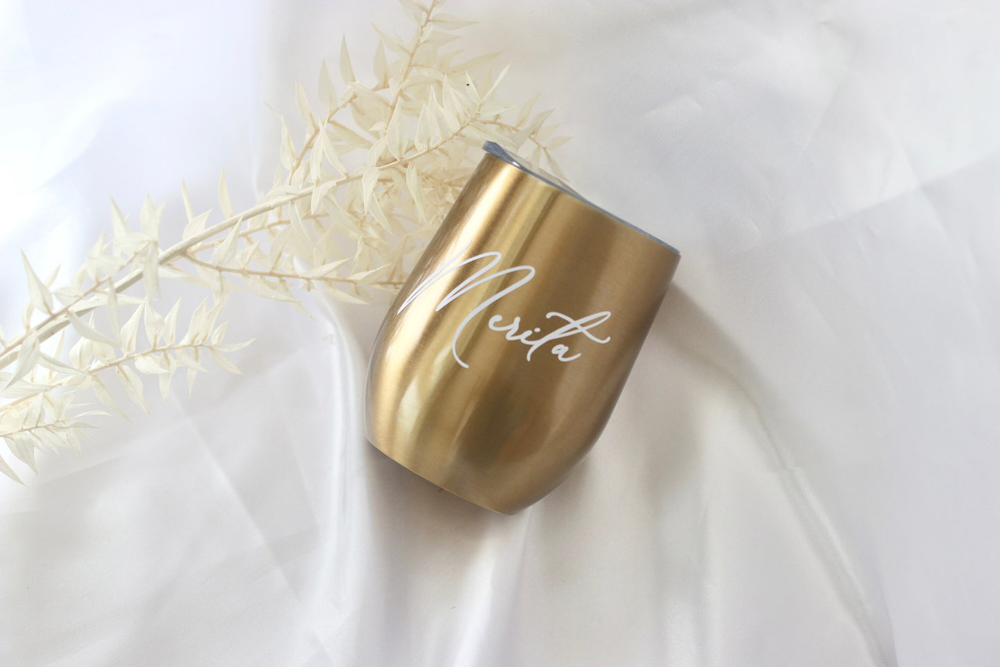 Thermobecher Weinbecher in Gold personalisiert mit Namen - Strohhalmöffnung - edel luxuriös und minimalistisch - JGA, Geschenk Frauen