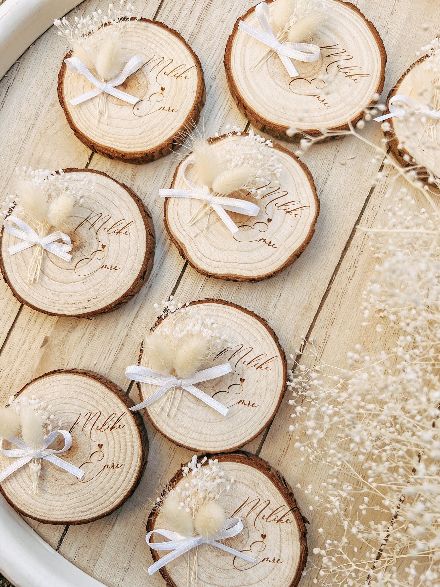 Gastgeschenk Hochzeit personalisiert, Gravierte Holzscheiben als Magnet, mit Trockenblumen & Schleife, Standesamt, Sözümüz Söz