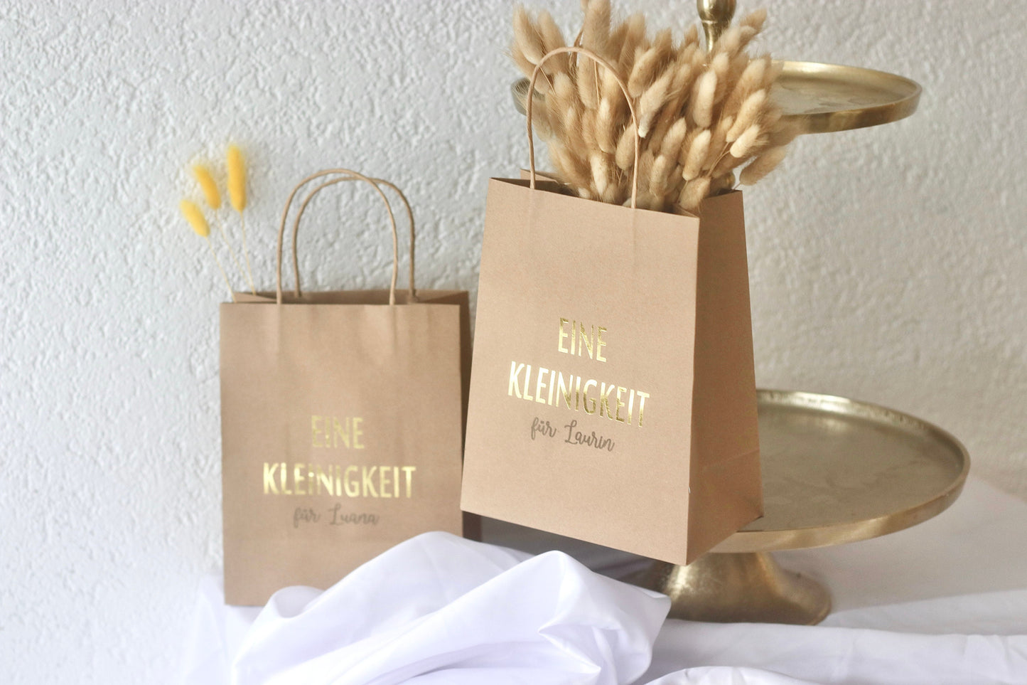 Personalisierte Geschenktüte mit Goldveredelung und Gravur - "Eine Kleinigkeit + Name " Weihnachtsgeschenk, Weihnachtsverpackung,Mitarbeiter