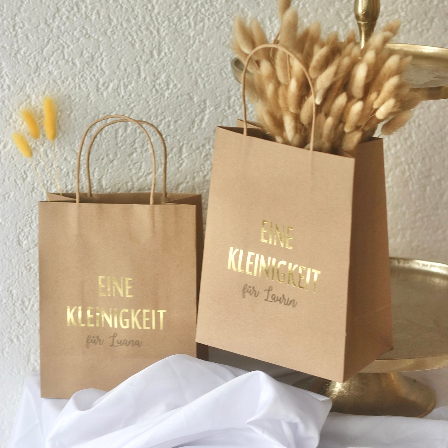 Personalisierte Geschenktüte mit Goldveredelung und Gravur - "Eine Kleinigkeit + Name " Weihnachtsgeschenk, Weihnachtsverpackung,Mitarbeiter