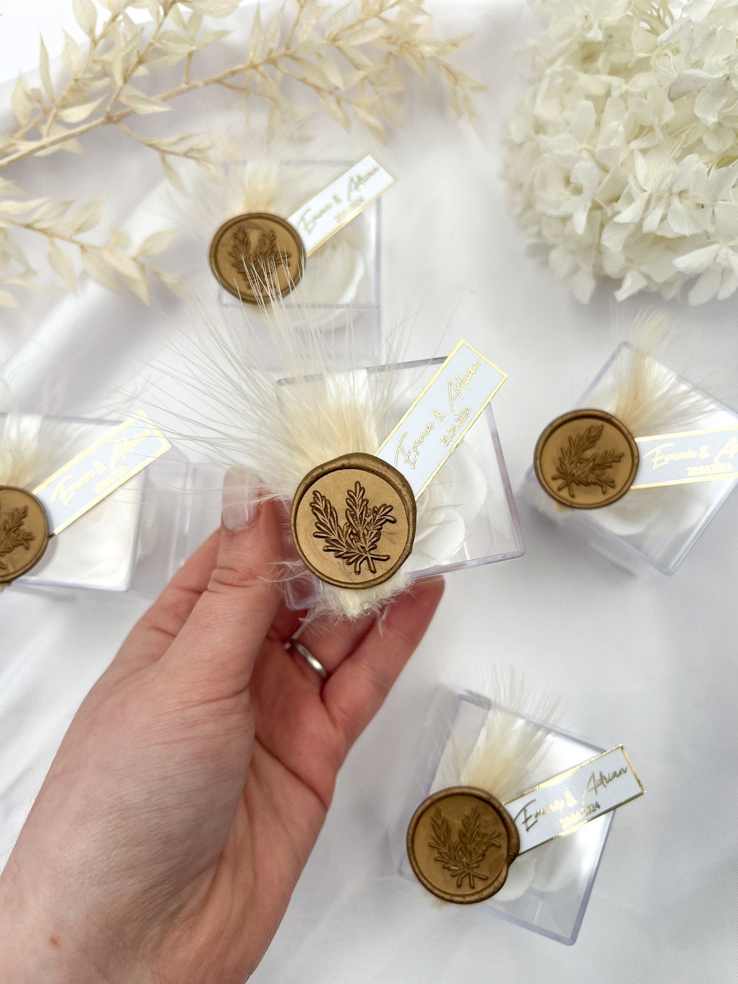 Gastgeschenk Rosenseife Hochzeit Taufe mit Federn und Metallic Schrift und Siegel in Gold - Verlobung - Sözümüz Söz - Wedding favor