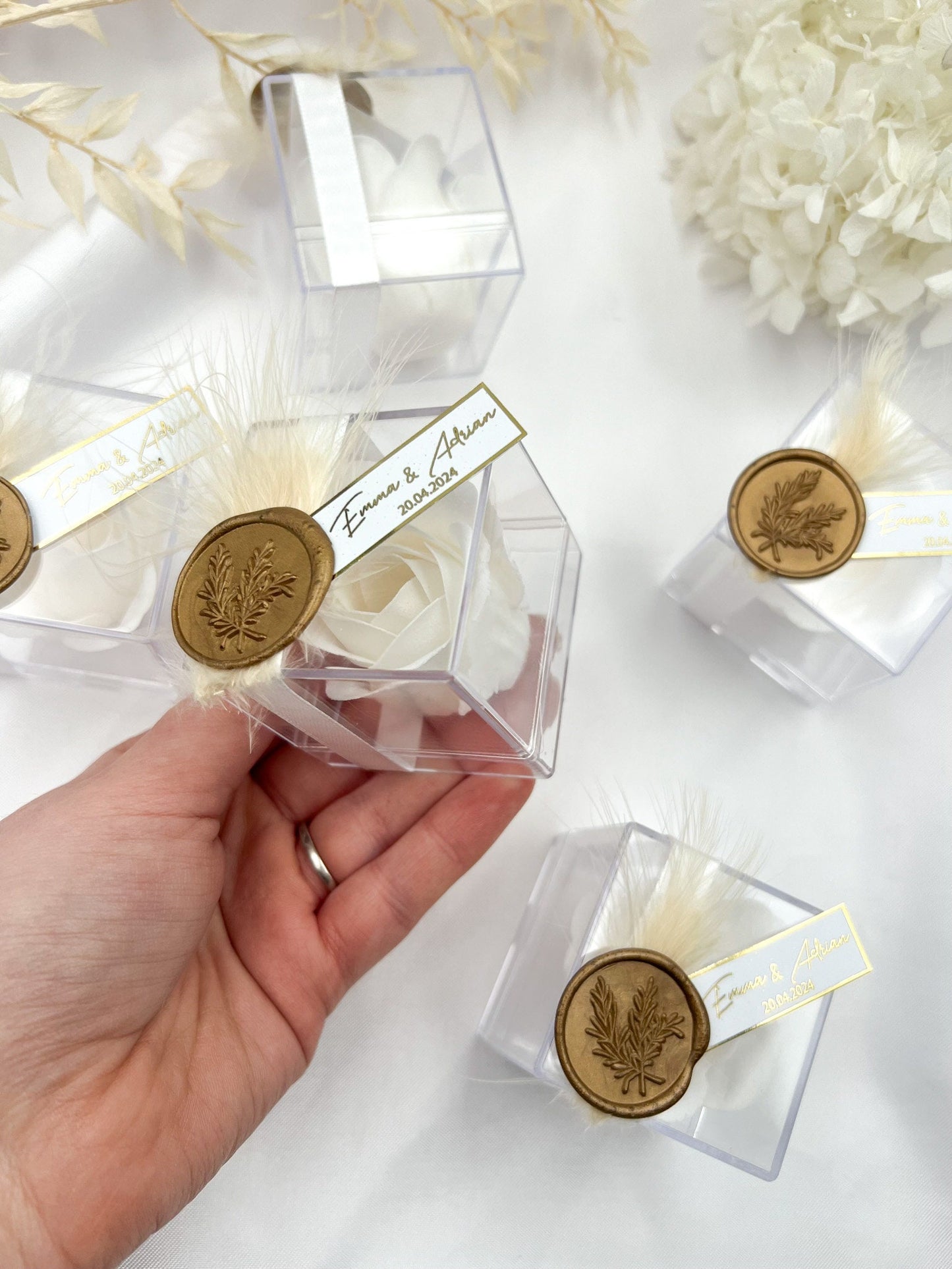 Gastgeschenk Rosenseife Hochzeit Taufe mit Federn und Metallic Schrift und Siegel in Gold - Verlobung - Sözümüz Söz - Wedding favor