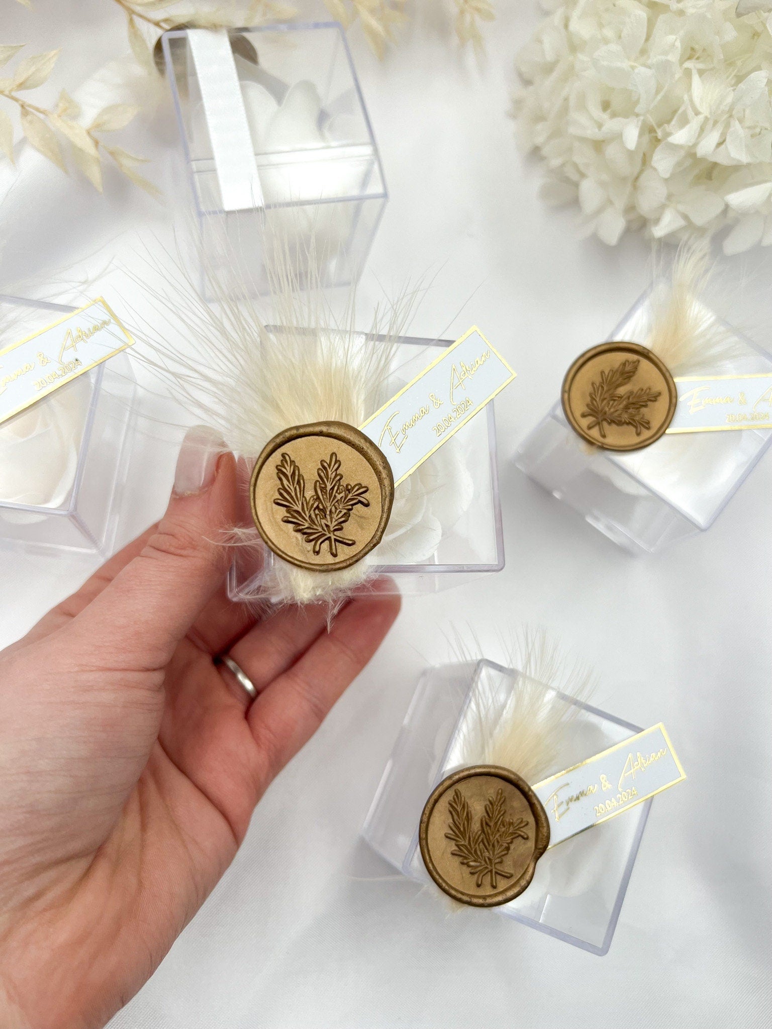 Gastgeschenk Rosenseife Hochzeit Taufe mit Federn und Metallic Schrift und Siegel in Gold - Verlobung - Sözümüz Söz - Wedding favor