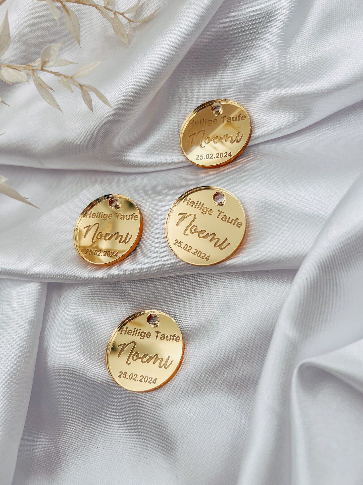 Anhänger Taufe Kommunion in Gold mit Gravur für Gastgeschenke & Einladungskarten / Taufdeko Heilige Taufe Baptism