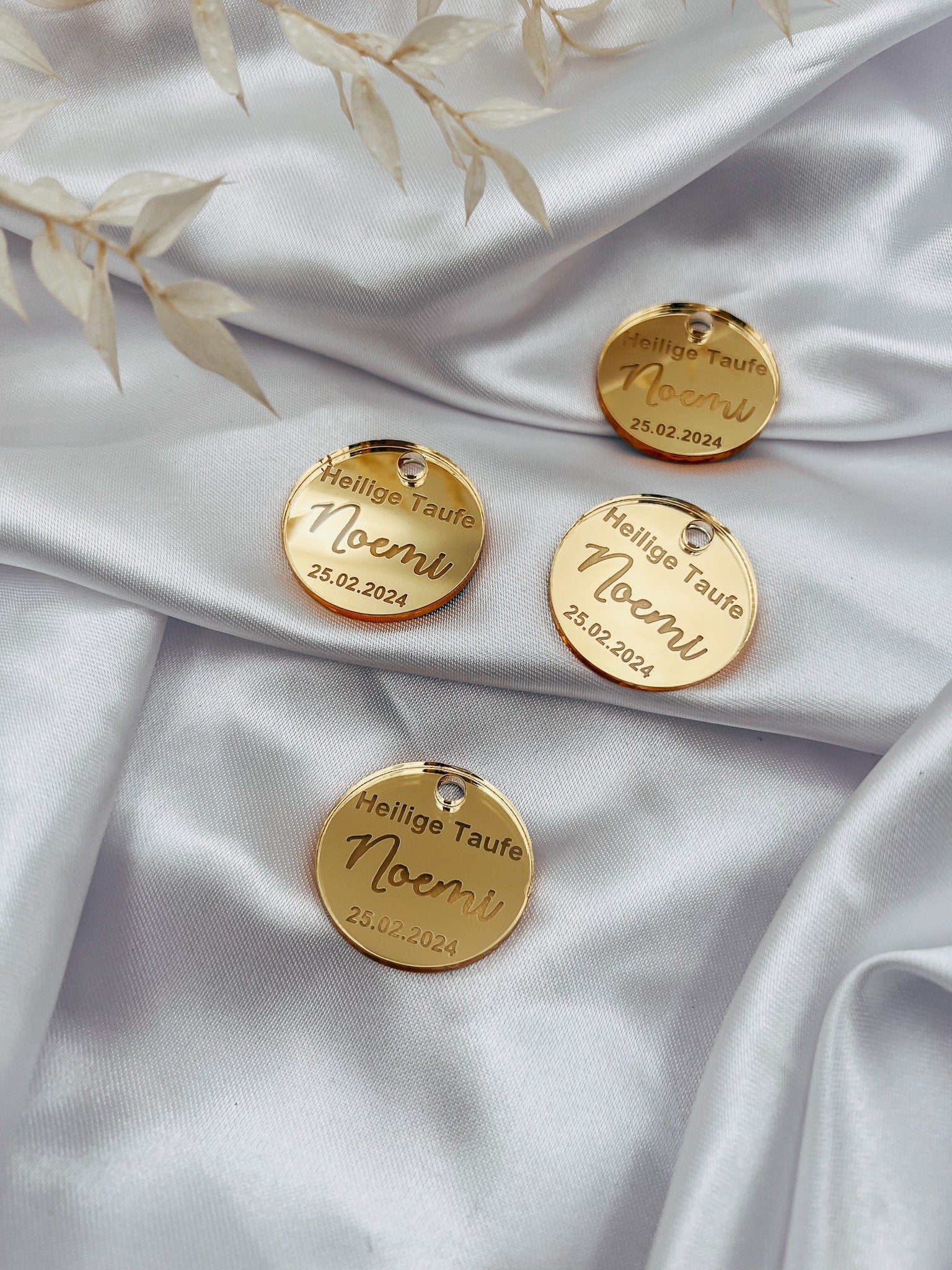 Anhänger Taufe Kommunion in Gold mit Gravur für Gastgeschenke & Einladungskarten / Taufdeko Heilige Taufe Baptism